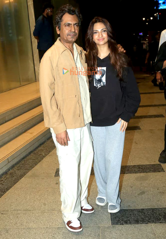 photos nawazuddin siddiqui snapped with daughter in bandra 2