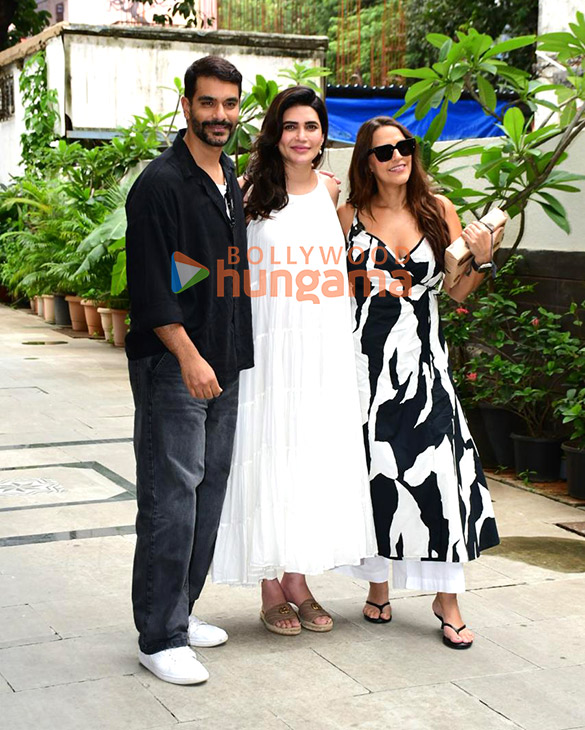 Photos: Neha Dhupia and Angad Bedi are on a Double Date with Karishma Tanna Photos: Neha Dhupia and Angad Bedi are on a Double Date with Karishma Tanna