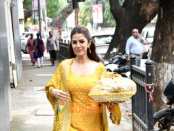 Photos: Nimrat Kaur spotted outside dance class in Khar on Guru Purnima