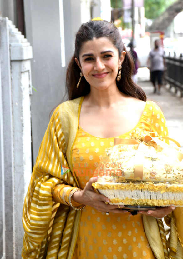 photos nimrat kaur spotted outside dance class in khar on guru purnima 6