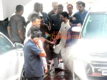 Photos: Raj Thackeray, Irfan Pathan snapped with Aamir Khan after his wedding with Gauri Spratt Photos: Raj Thackeray, Irfan Pathan snapped with Aamir Khan after his wedding with Gauri Spratt
