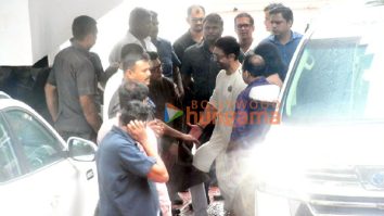 Photos: Raj Thackeray, Irfan Pathan snapped with Aamir Khan after his wedding with Gauri Spratt