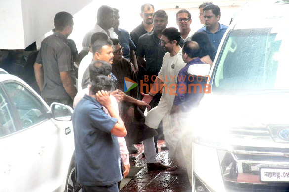 Photos: Raj Thackeray, Irfan Pathan snapped with Aamir Khan after his wedding with Gauri Spratt