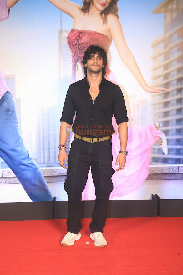 photos rajkumar hirani ahmed khan and others grace the premiere of tera yaar hoon main 15