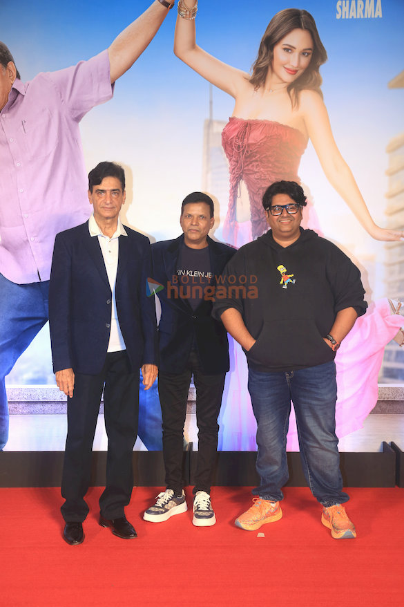 photos rajkumar hirani ahmed khan and others grace the premiere of tera yaar hoon main 27
