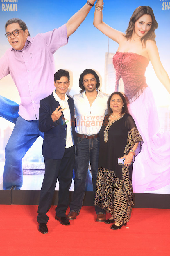 photos rajkumar hirani ahmed khan and others grace the premiere of tera yaar hoon main 5