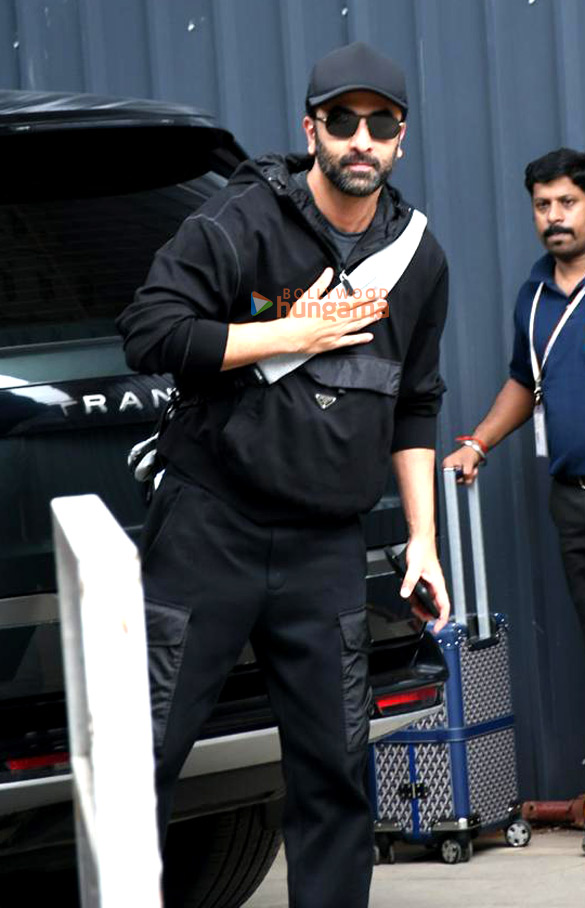 Photos: Ranbir Kapoor spotted outside a Kalina airport Photos: Ranbir Kapoor spotted outside a Kalina airport