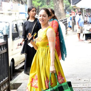 Photos: Sandeepa Dhar snapped outside dance class in Khar