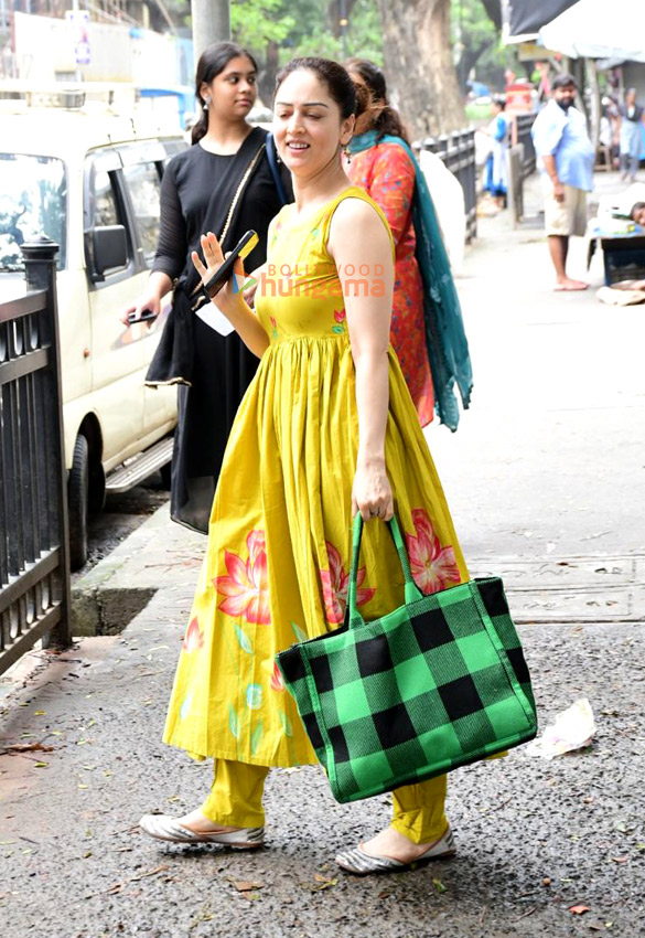 Photos: Sandeepa Dhar snapped outside dance class in Khar Photos: Sandeepa Dhar snapped outside dance class in Khar