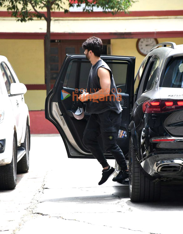 Photos: Shahid Kapoor and Anusha Dandekar snapped at the gym in Bandra