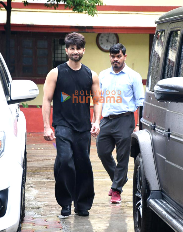 photos shahid kapoor and ishaan khatter snapped at the gym in bandra 4