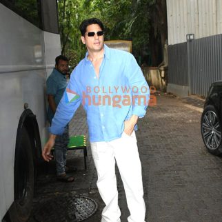 Photos: Sidharth Malhotra snapped arriving for a shoot in Bandra