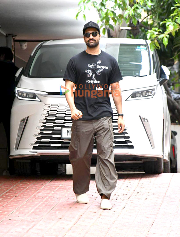 photos vicky kaushal and kriti sanon snapped at matrix office in santacruz 5