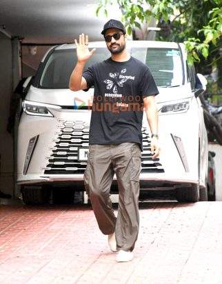 Photos: Vicky Kaushal and Kriti Sanon snapped at Matrix office in Santacruz