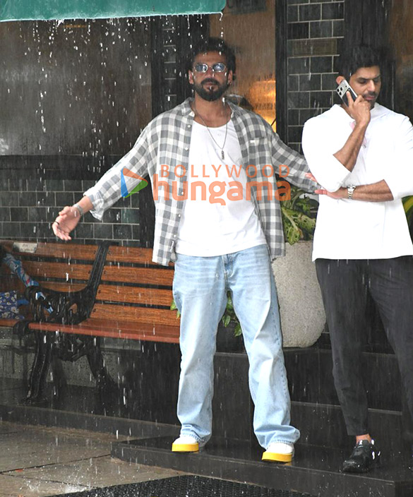 Photos: Zaheer Iqbal snapped outside a cafe in Bandra Photos: Zaheer Iqbal snapped outside a cafe in Bandra