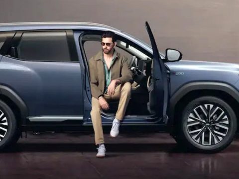 Hrithik Roshan joins Nissan India as brand ambassador for Tekton SUV Hrithik Roshan joins Nissan India as brand ambassador for Tekton SUV
