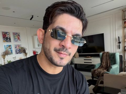 Arjun Bijlani meets with car accident amid Chumbak Colony promotions, team confirms he is safe Arjun Bijlani meets with car accident amid Chumbak Colony promotions, team confirms he is safe