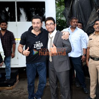 Photos: Aamir Khan, Sunny Deol and Preity Zinta snapped promoting Batwara 1947 on the sets of Kaun Banega Crorepati 18
