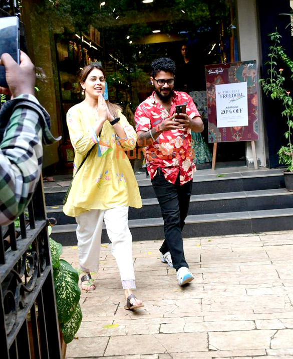 photos genelia deshmukh snapped outside a store in bandra 1