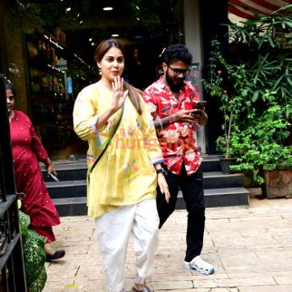 Photos: Genelia Deshmukh snapped outside a store in Bandra