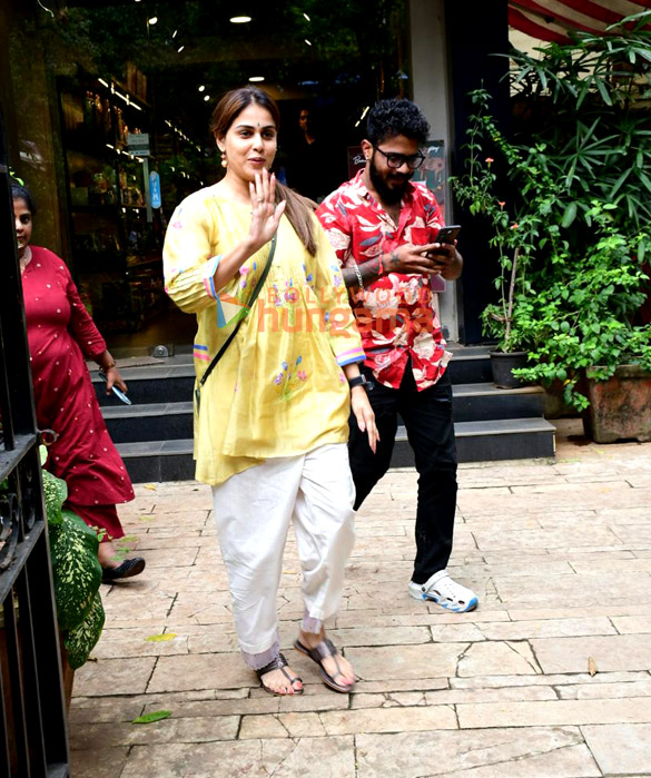 photos genelia deshmukh snapped outside a store in bandra 3