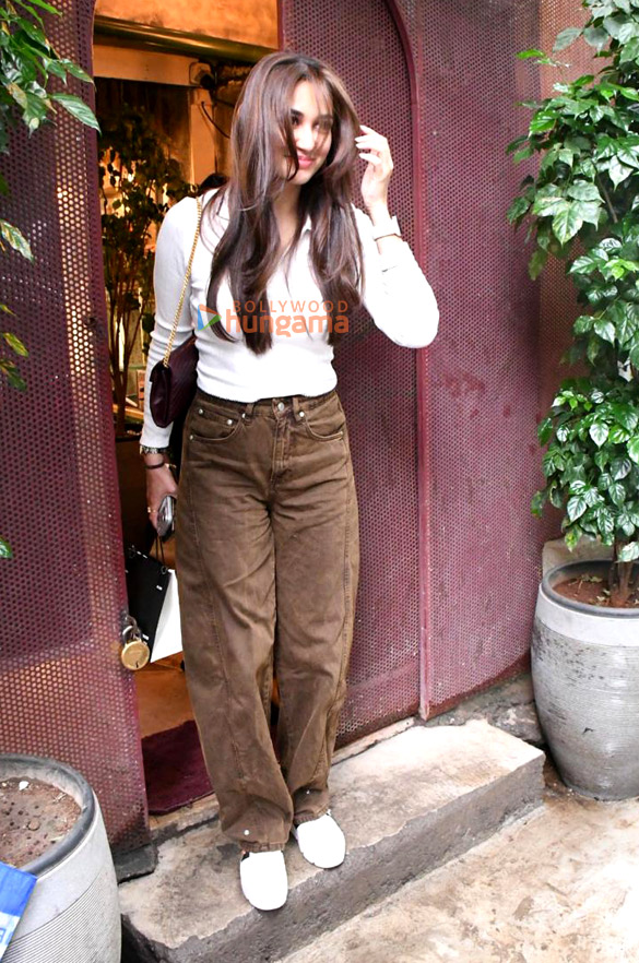 Photos: Nikita Dutta spotted at salon in Bandra Photos: Nikita Dutta spotted at salon in Bandra