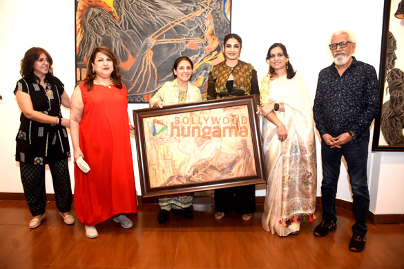 photos raveena tandon inaugurates veteran artist kiran chopras exhibition 7