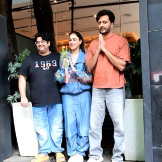 Photos: Riteish Deshmukh, Genelia Deshmukh and Milap Zaveri snapped at a cafe in Khar