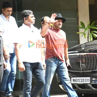 Photos: Salman Khan snapped at Alvira Khan Agnihotri's house for Rakshabandhan