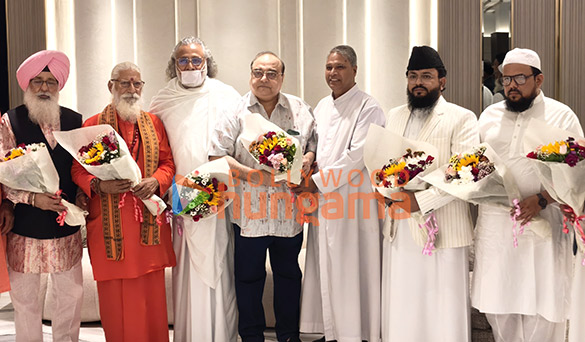photos spiritual leaders attend rajkumar santoshis special screening of batwara 1947 5