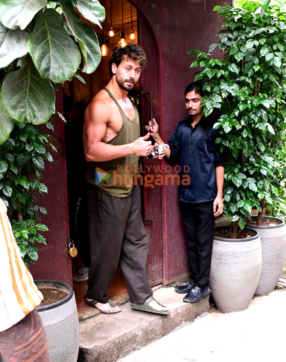 photos tiger shroff snapped outside a salon in bandra 1 3