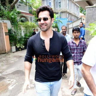 Photos: Varun Dhawan snapped in Bandra