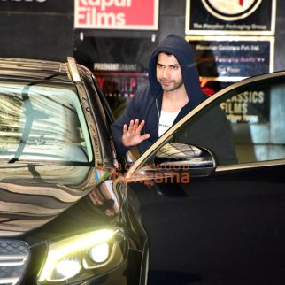 Photos: Varun Dhawan snapped outside a gym in Khar