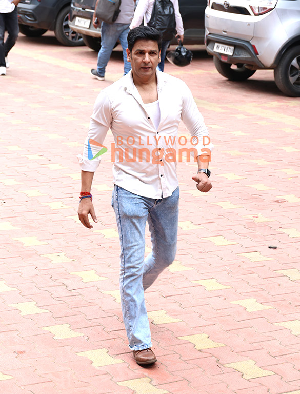 photos vicky kaushal katrina kaif aruna irani and others attend late kuku kohlis prayer meet 9