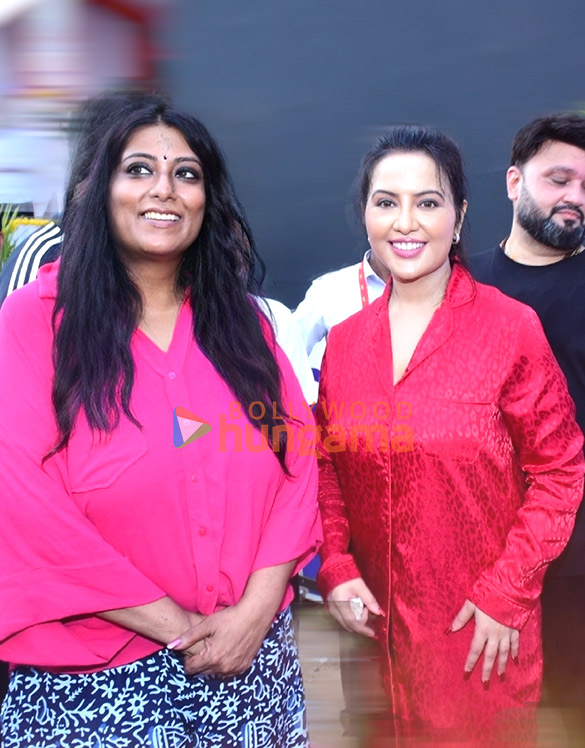 photos ajay devgn amruta fadnavis and others were snapped at grace divyaj foundations sea shore shine clean up drive 2026 8