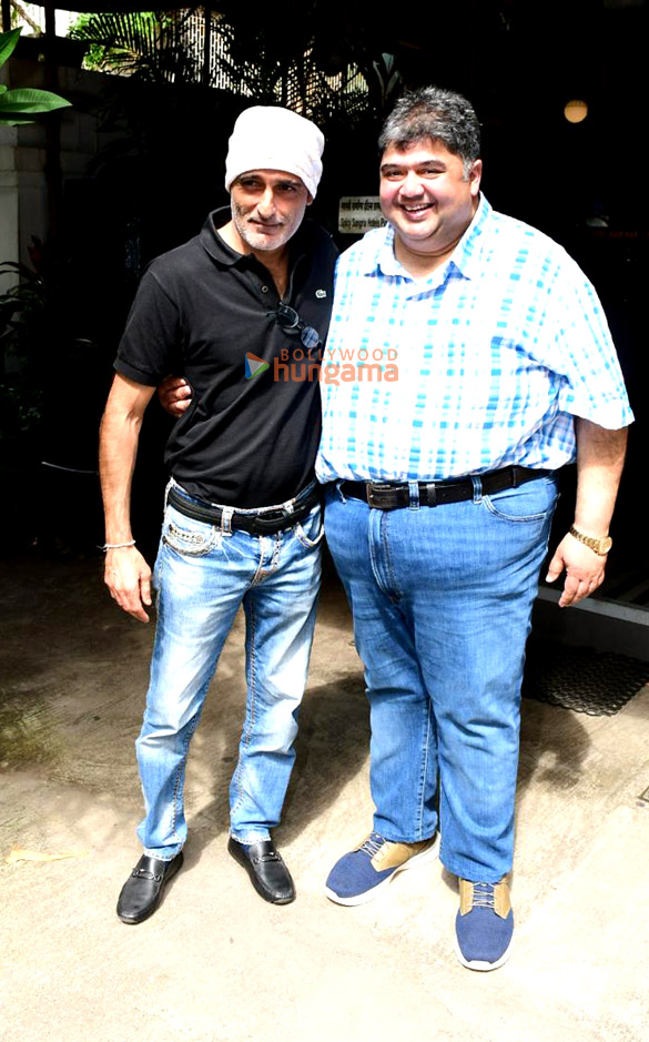 photos akshaye khanna and rajat rawail snapped in bandra 1