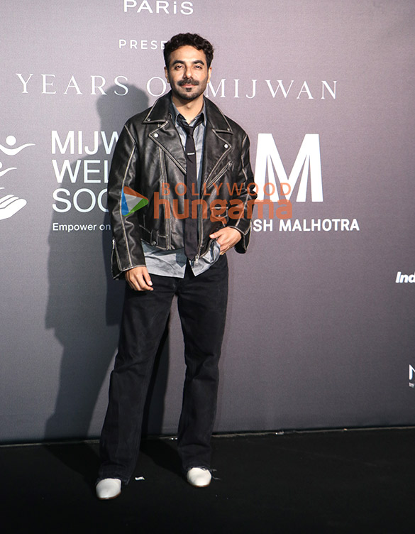 photos kajol rakul preet singh jackky bhagnani and others snapped at red carpet of mijwan fundraiser fashion show 32