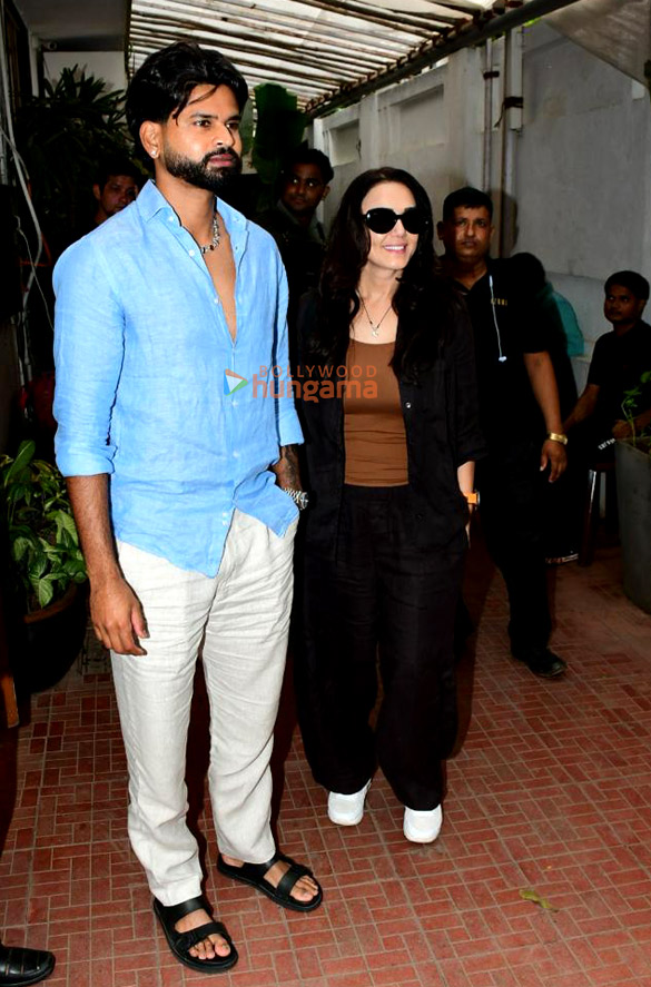 photos preity zinta with shreya iyer snapped outside a restaurant in bandra 1