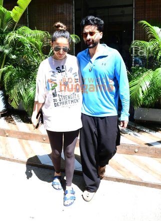 Photos: Rakul Preet Singh and Jackky Bhagnani spotted outside a cafe in Bandra