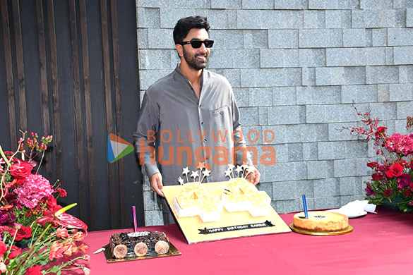 photos ranbir kapoor cuts cake with media at his residence in pali hill 3
