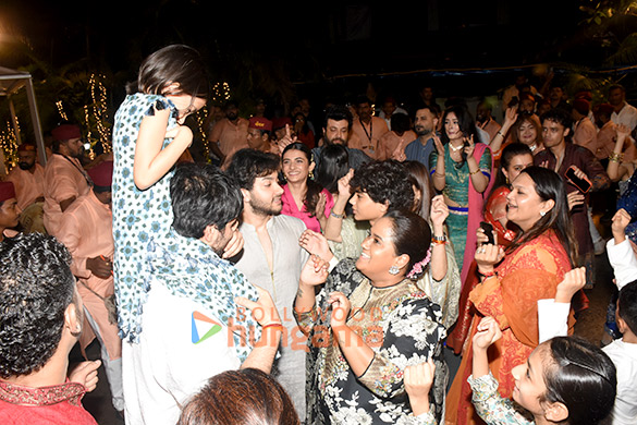 photos salman khan daisy shah iulia vantur varun sharma and others snapped at sohail khans house for ganpati visarjan 12