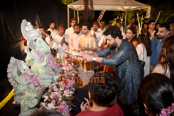 photos salman khan daisy shah iulia vantur varun sharma and others snapped at sohail khans house for ganpati visarjan 13