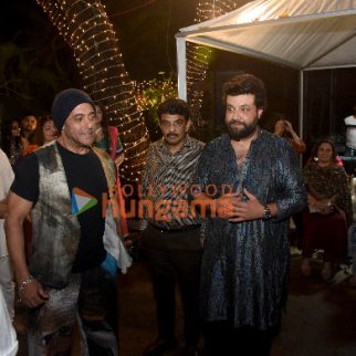 Photos: Salman Khan, Daisy Shah, Iulia Vantur, Varun Sharma and others snapped at Sohail Khan’s house for Ganpati Visarjan