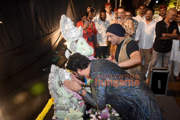 photos salman khan daisy shah iulia vantur varun sharma and others snapped at sohail khans house for ganpati visarjan 3