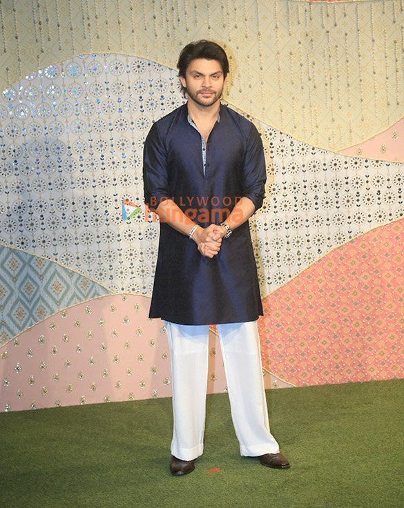 photos salman khan katrina kaif vicky kaushal and others snapped at ambani ganpati celebrations 27