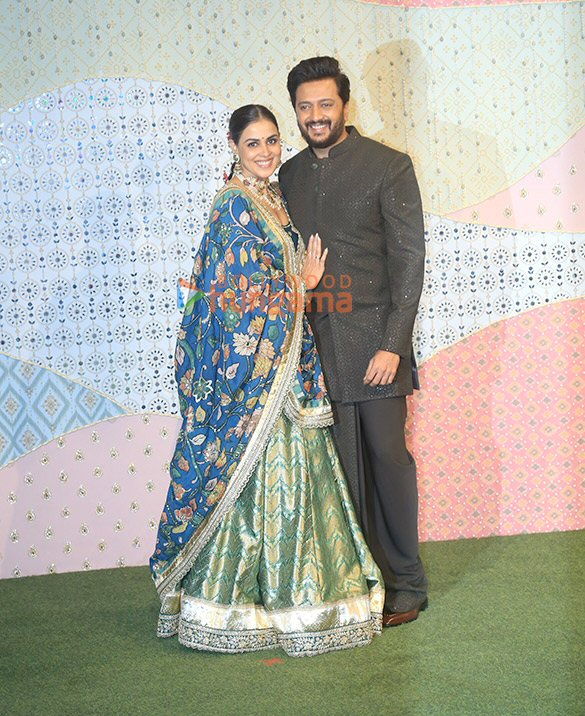 photos salman khan katrina kaif vicky kaushal and others snapped at ambani ganpati celebrations 53