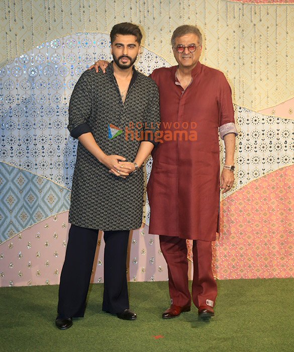 photos salman khan katrina kaif vicky kaushal and others snapped at ambani ganpati celebrations 59