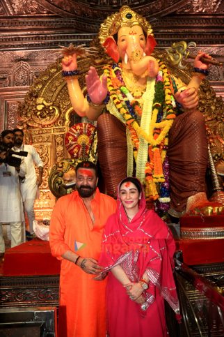 Photos: Sanjay Dutt, Ananya Panday, Chunky Panday and others snapped at Lalbaugcha Raja