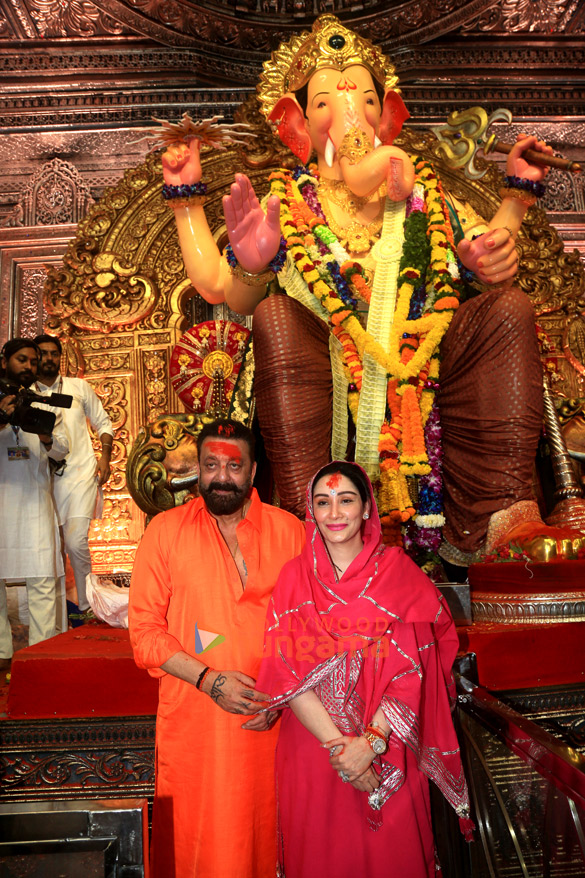 Photos: Sanjay Dutt, Ananya Panday, Chunky Panday and others snapped at Lalbaugcha Raja Photos: Sanjay Dutt, Ananya Panday, Chunky Panday and others snapped at Lalbaugcha Raja