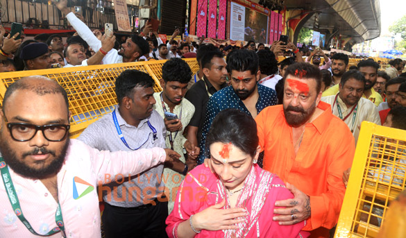photos sanjay dutt ananya panday chunky panday and others snapped at lalbaugcha raja 17